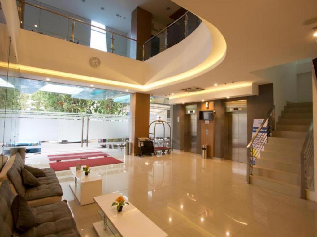 Hotel 88 Grogol By Wh Jakarta Exterior photo