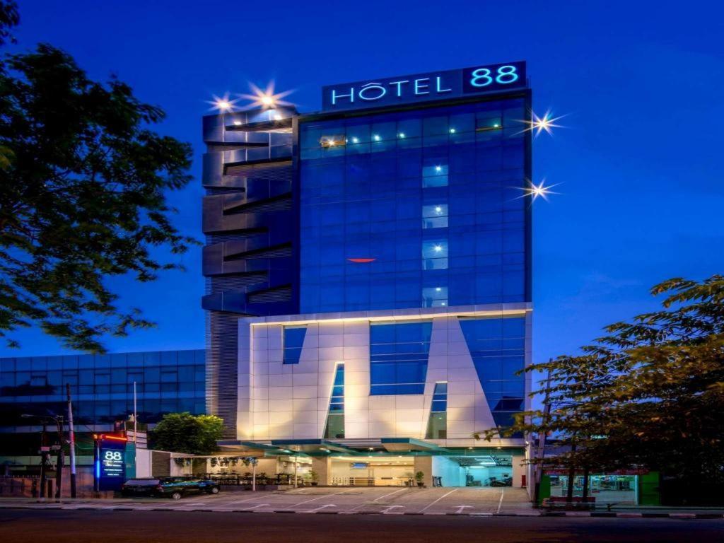 Hotel 88 Grogol By Wh Jakarta Exterior photo