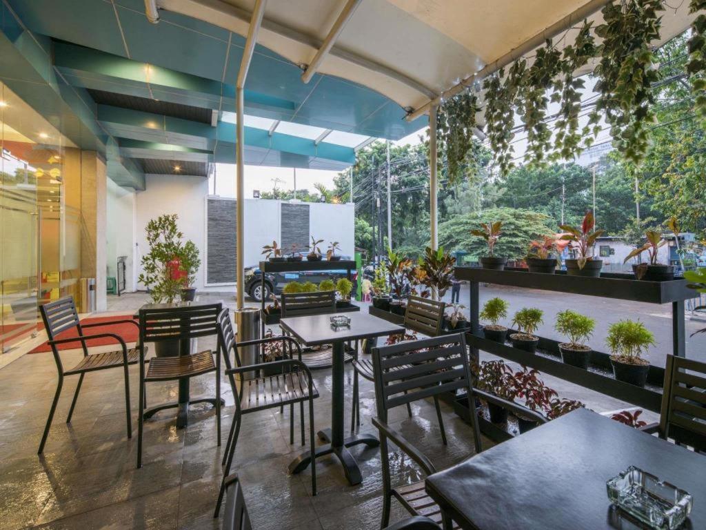 Hotel 88 Grogol By Wh Jakarta Exterior photo