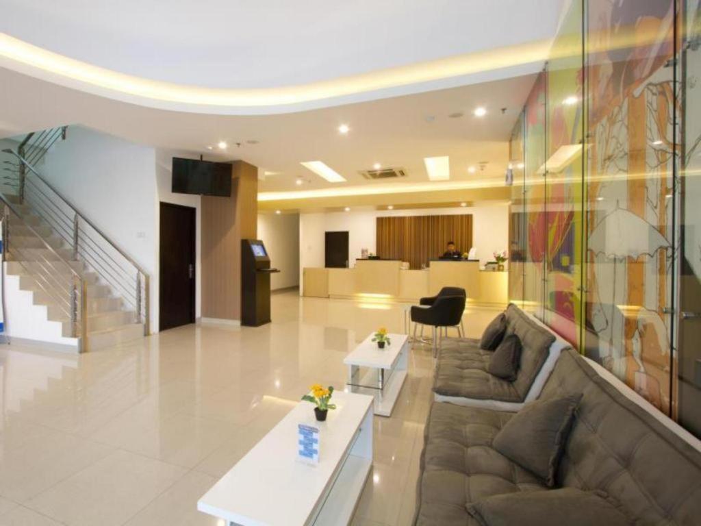 Hotel 88 Grogol By Wh Jakarta Exterior photo